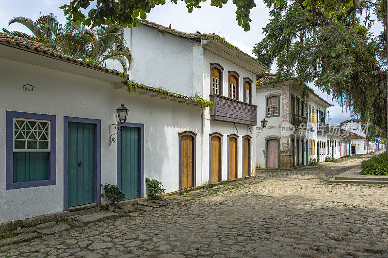 帕拉蒂的街道和五颜六色的门窗，历史悠久的城市殖民风格。Paraty - Parati，巴西里约热内卢